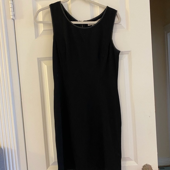 Little black dress with accents - Picture 2 of 2